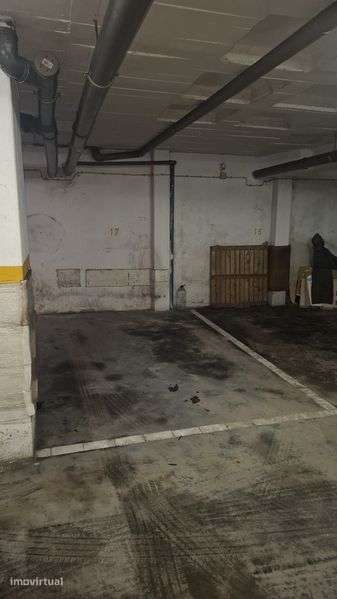 Alugo parqueamento/lugar de garagem