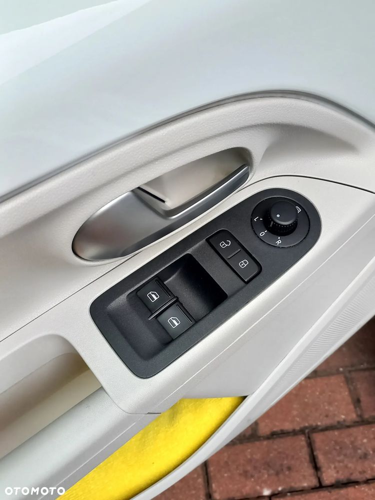Volkswagen up! 1.0 Beats - 14