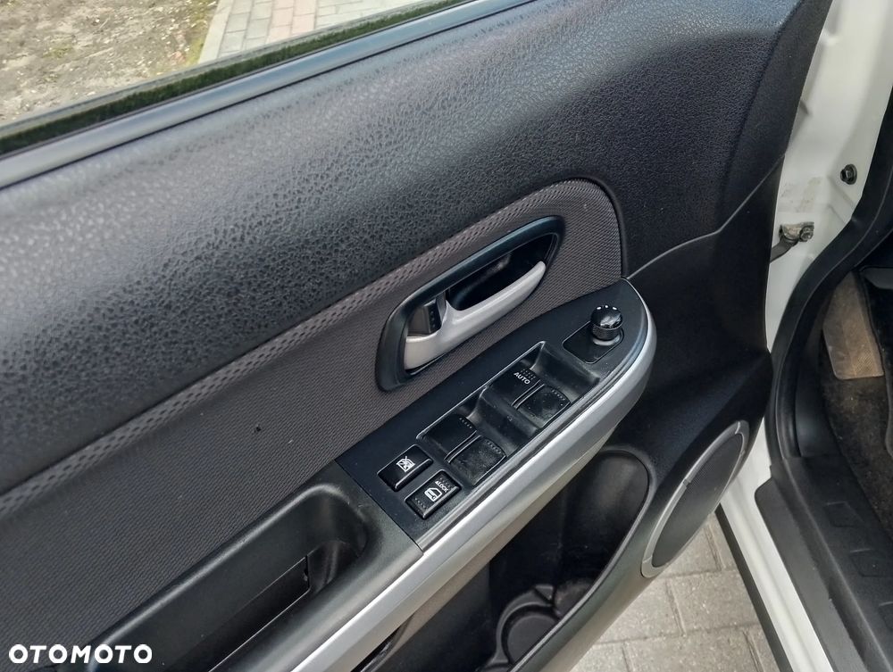 Suzuki Grand Vitara - 12