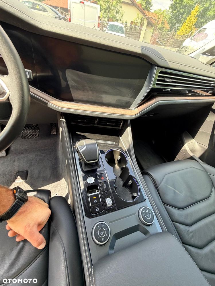 Volkswagen Touareg V6 e-Hybrid OPF 4Motion Elegance FINAL EDITION - 24