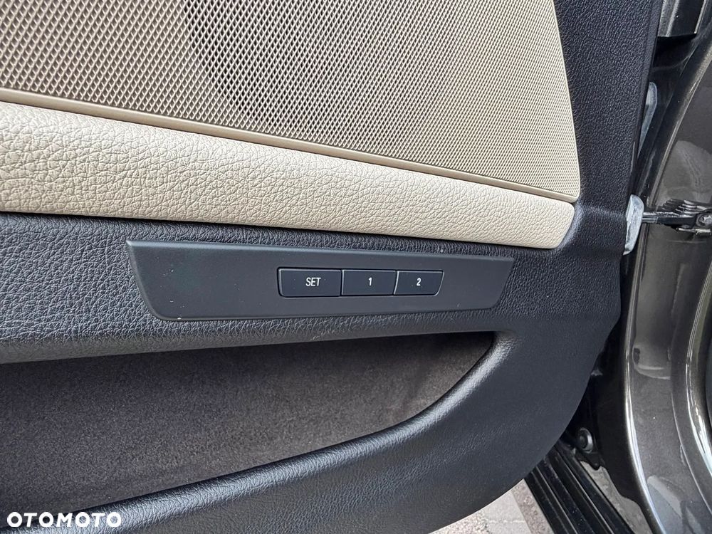 BMW Seria 5 525d Luxury Line - 30