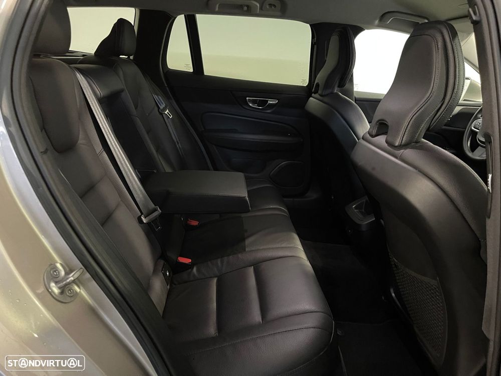 Volvo V60 2.0 B4 Momentum Geartronic - 15