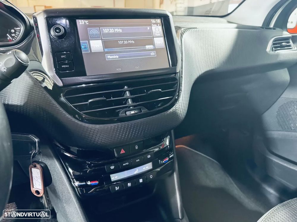 Peugeot 208 1.6 BlueHDi Allure - 23