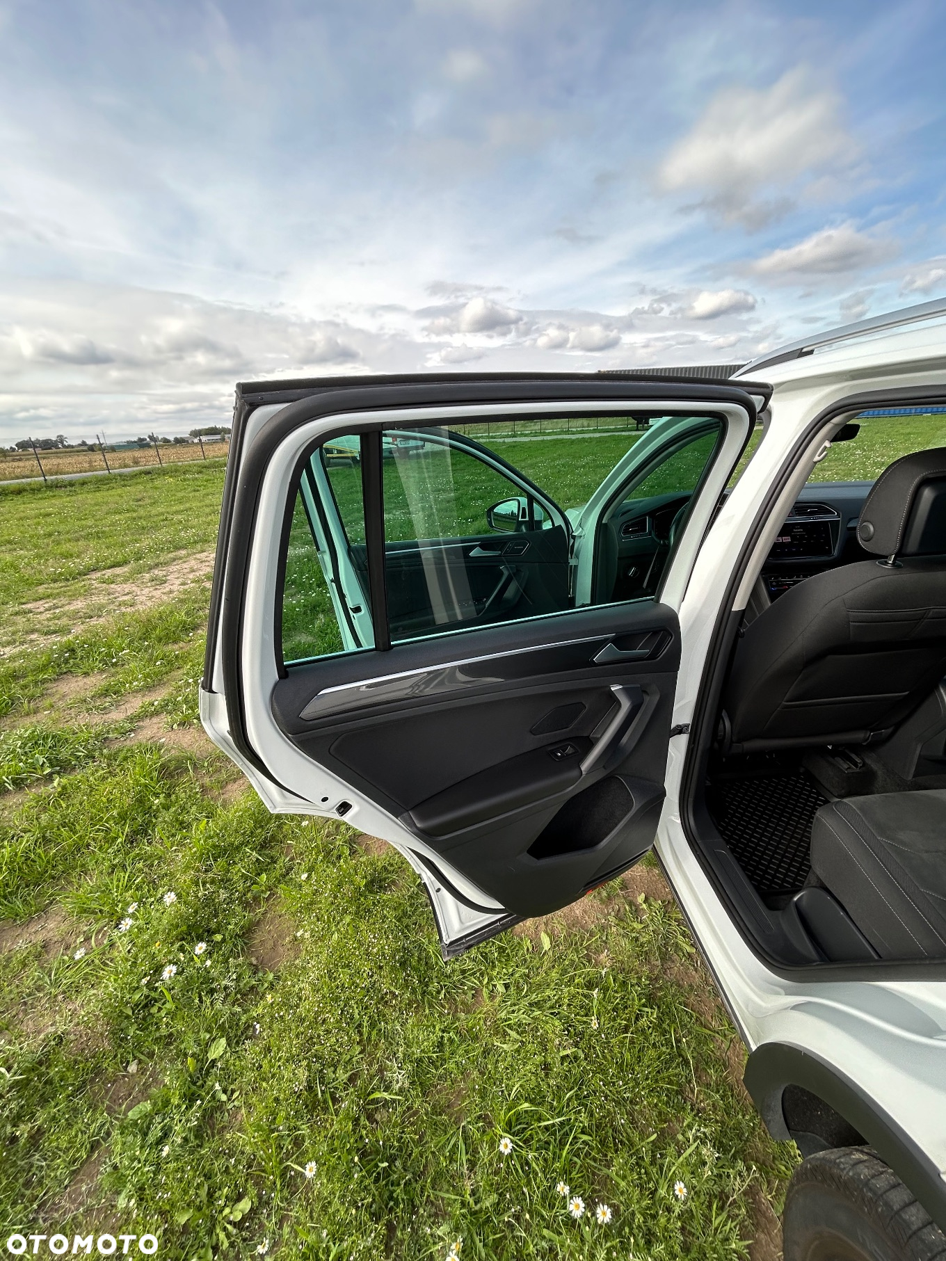 Volkswagen Tiguan 2.0 TDI SCR 4MOTION DSG Elegance - 12