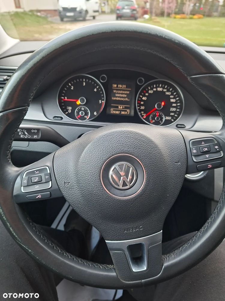 Volkswagen Passat 2.0 TDI Comfortline - 13
