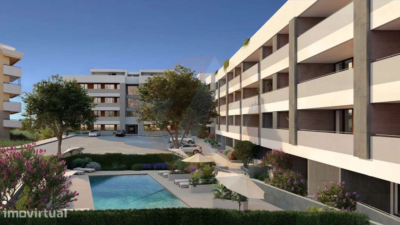 T2 de Luxo a 500m da Praia – Conforto e Tecnologia em Lagos - Grande imagem: 2/11