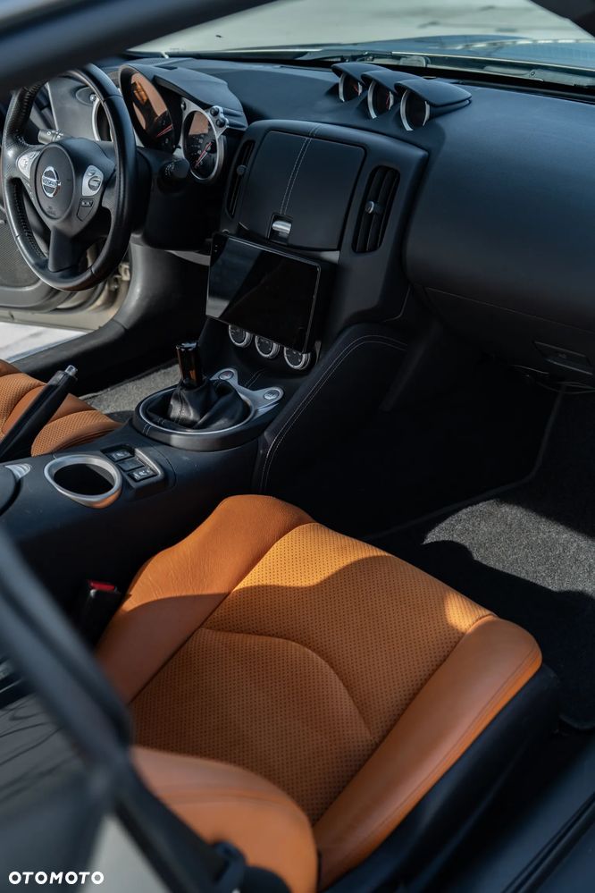 Nissan 370 Z - 23