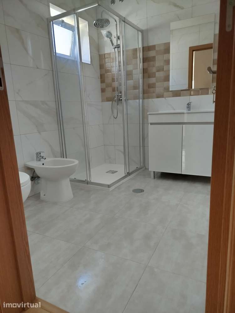 Moradia T2 totalmente renovada - Grande imagem: 3/35