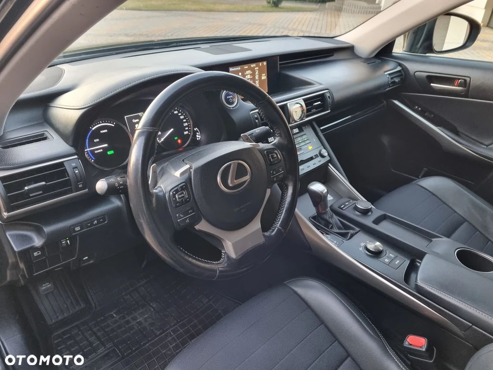 Lexus IS Business Edition - 13