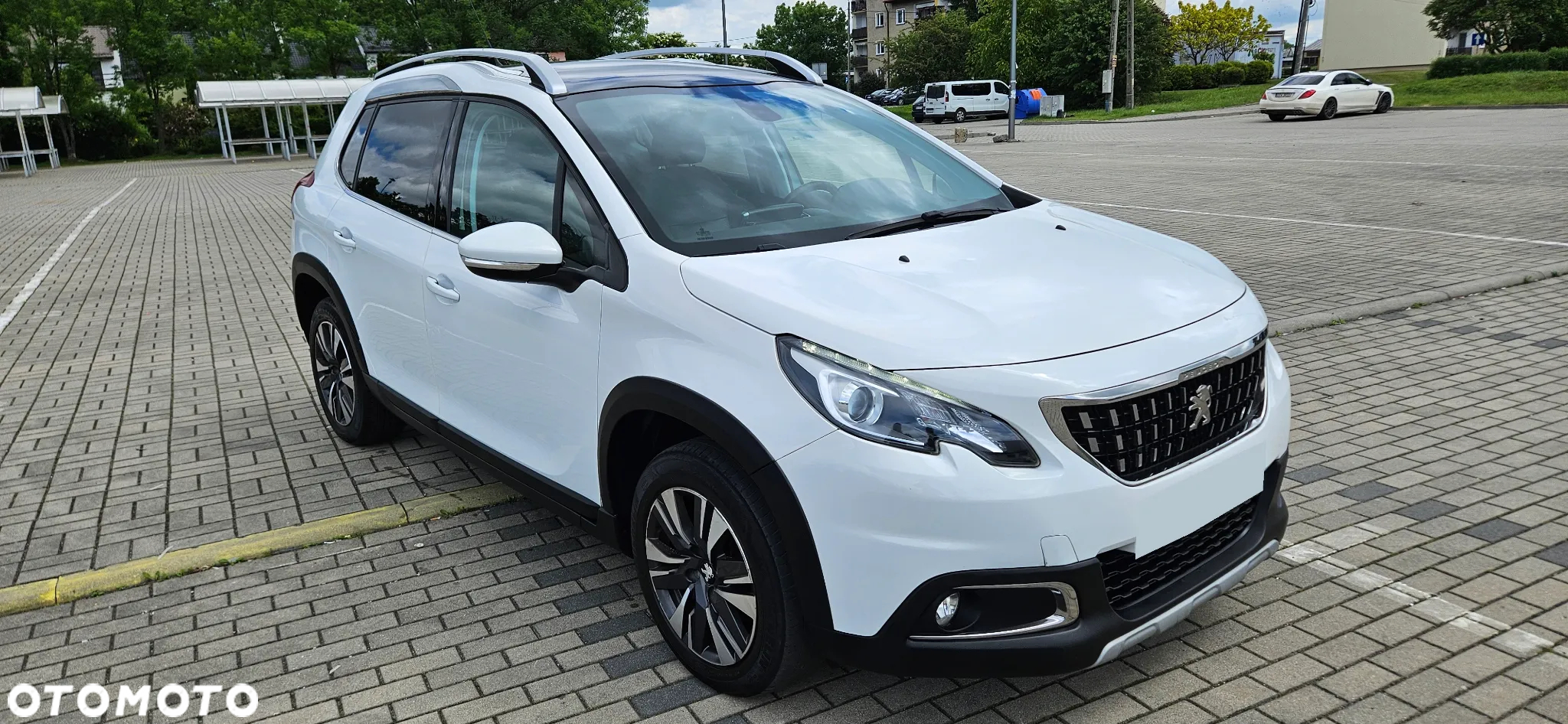 Peugeot 2008 1.2 PureTech Allure S&S - 4