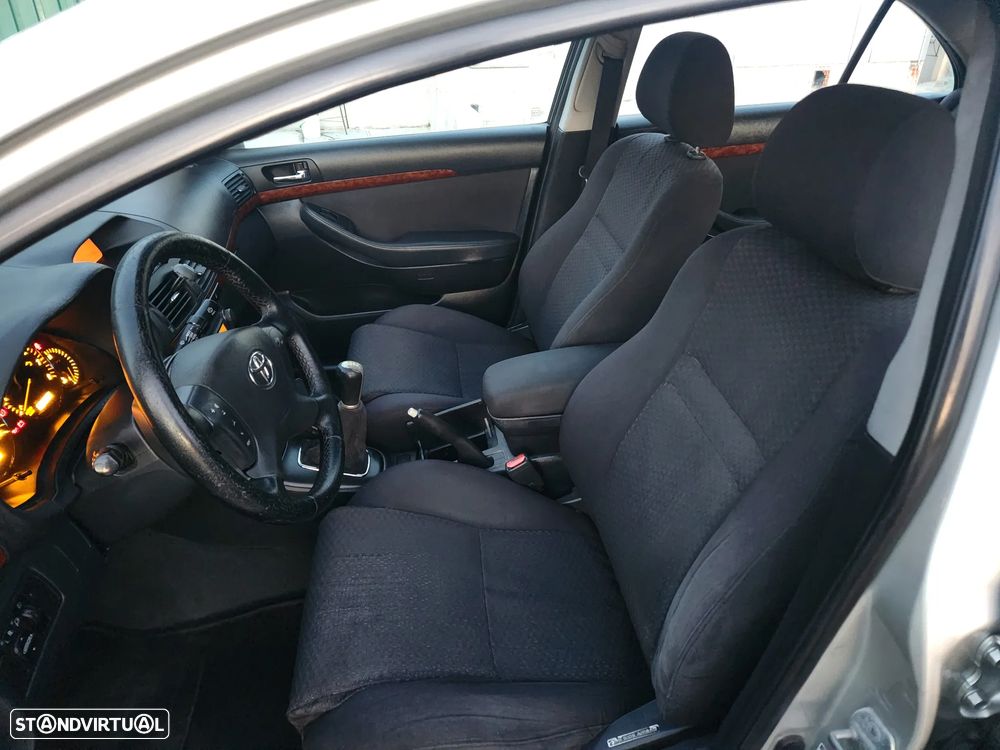 Toyota Avensis S/D 1.6 Executive - 13