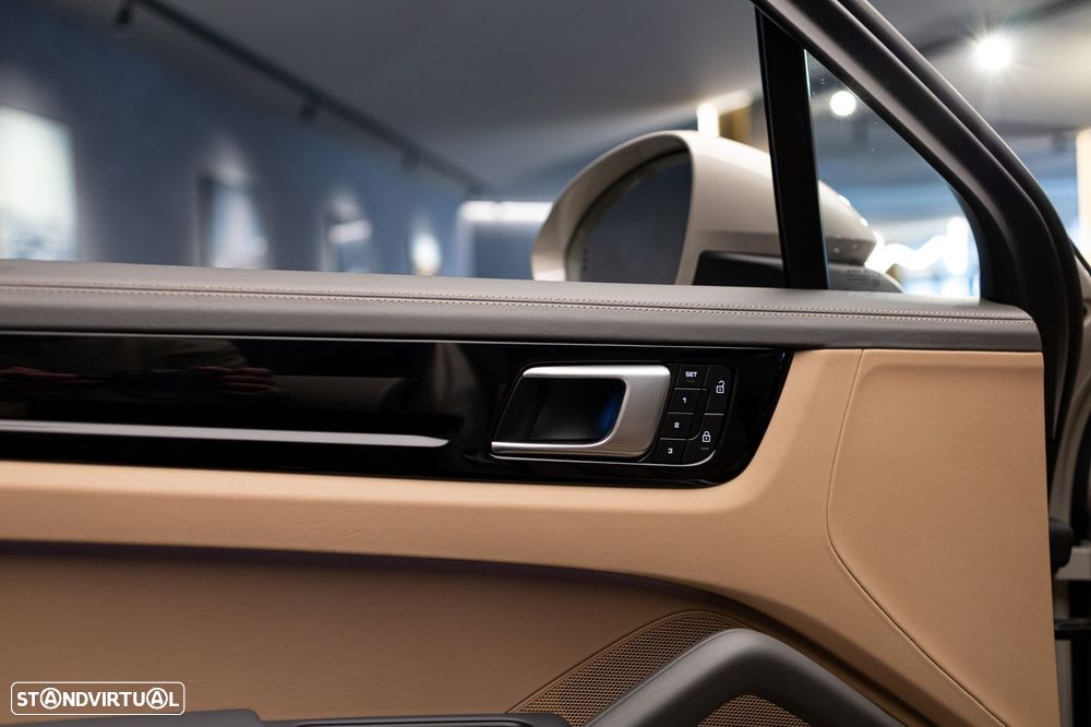 Porsche Cayenne Coupé E-Hybrid - 51