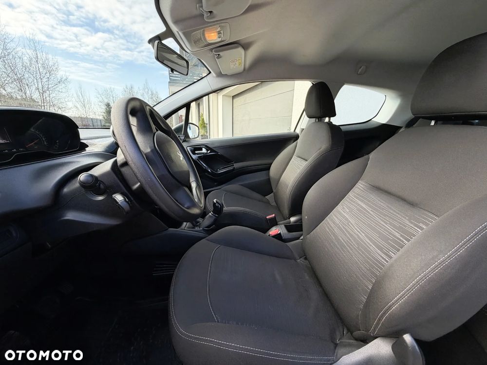 Peugeot 208 - 10