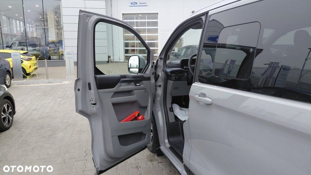 Ford Tourneo Custom - 10