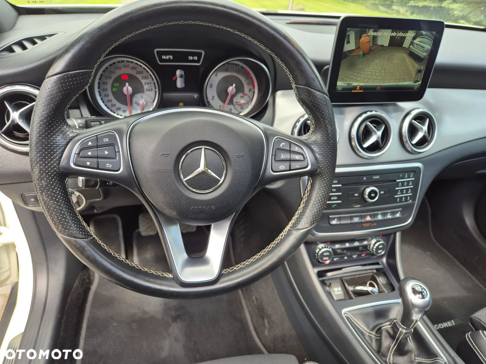 Mercedes-Benz GLA 200 Urban - 29