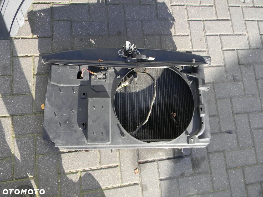 pas przedni wzmocnienie CITROEN XSARA PICASSO 00-10 chłodnica zamek