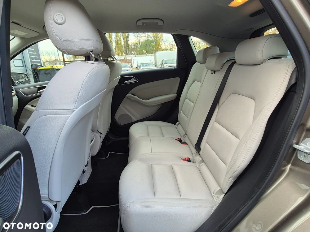 Mercedes-Benz Klasa B 180 7G-DCT UrbanStyle Edition - 27