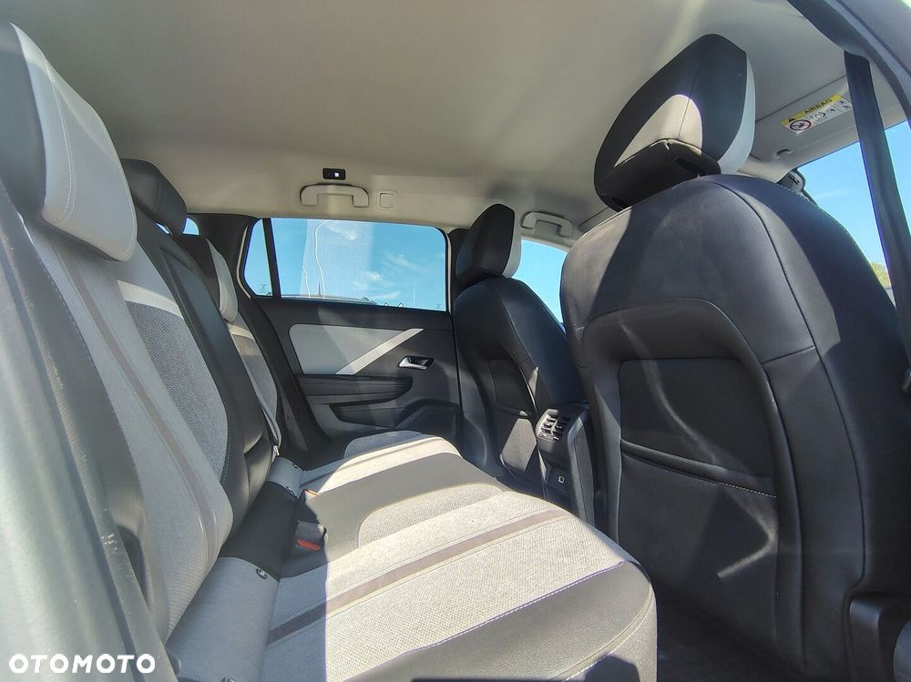 Opel Astra 1.2 Turbo Elegance - 11