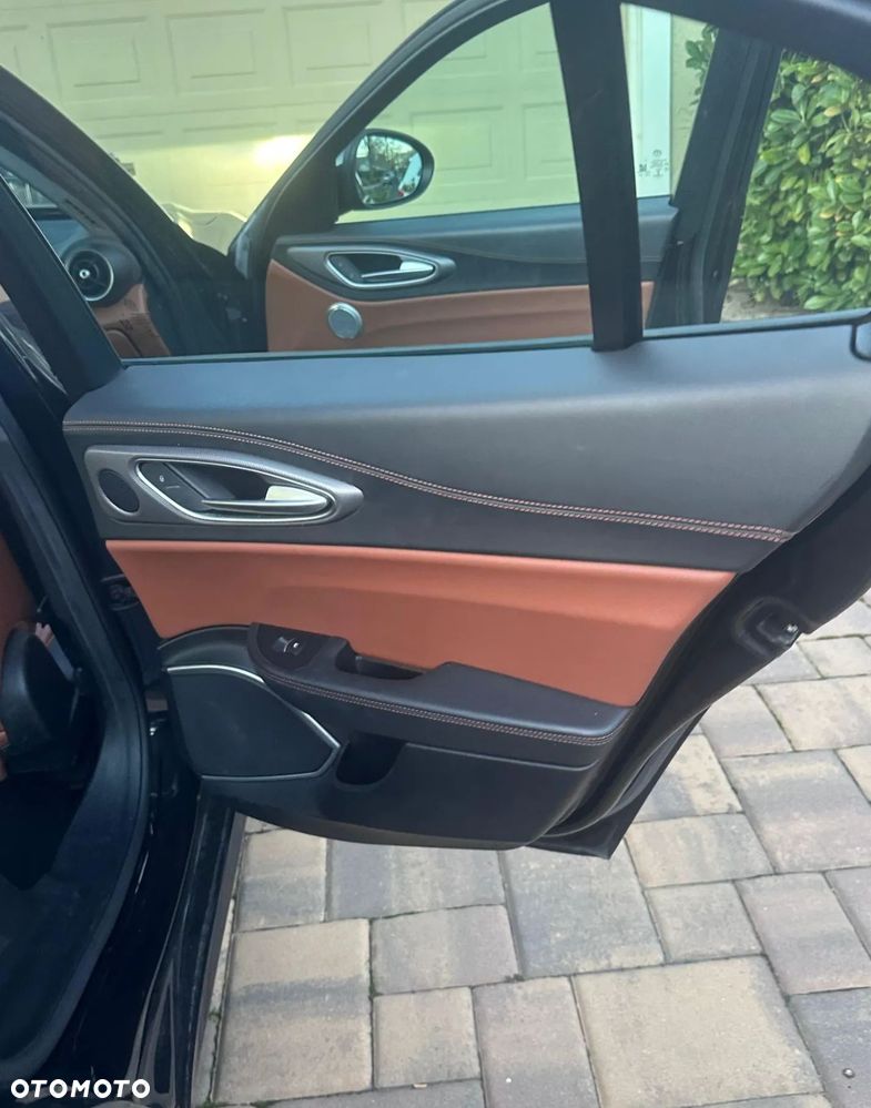 Alfa Romeo Giulia 2.0 Turbo TI Q4 - 25