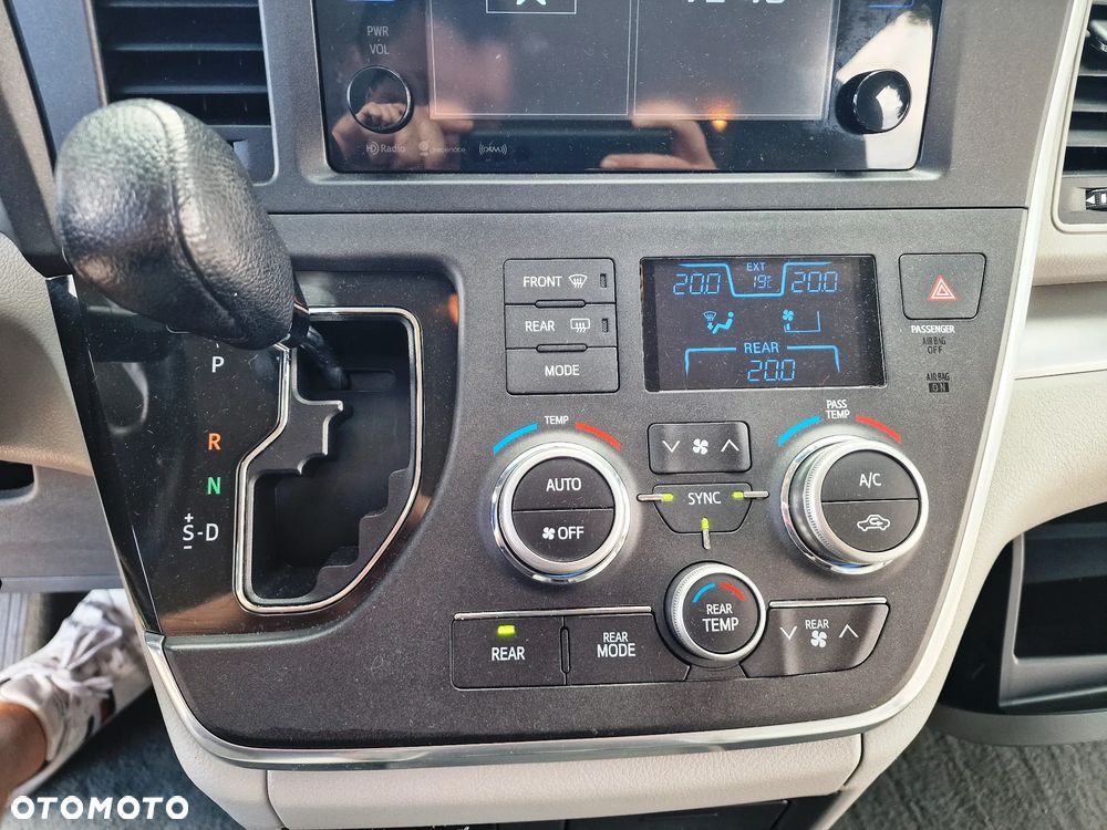 Toyota Sienna - 34
