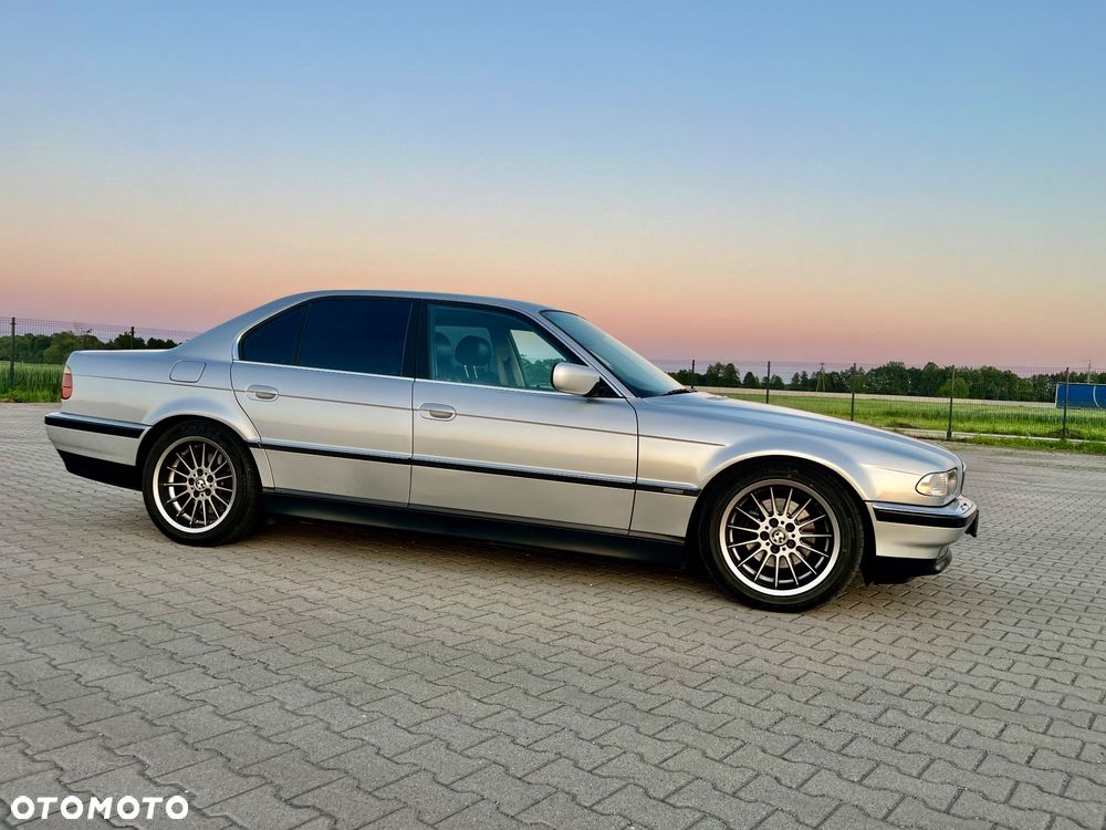 BMW Seria 7 735i L - 8