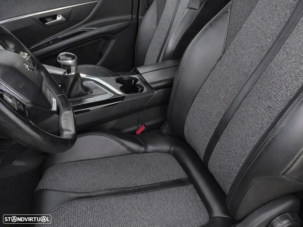 Peugeot 3008 1.2 PureTech Allure - 4