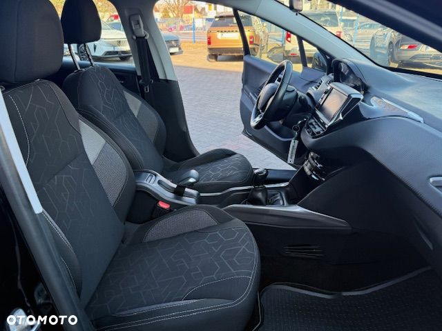 Peugeot 2008 1.2 Pure Tech Style S&S - 27