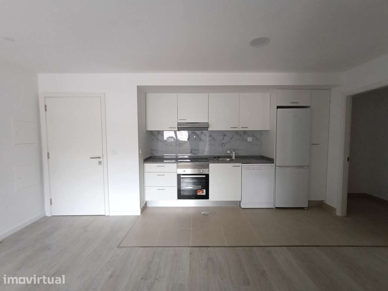 Apartamento T2 localizado na freguesia de Aradas. - Grande imagem: 2/18