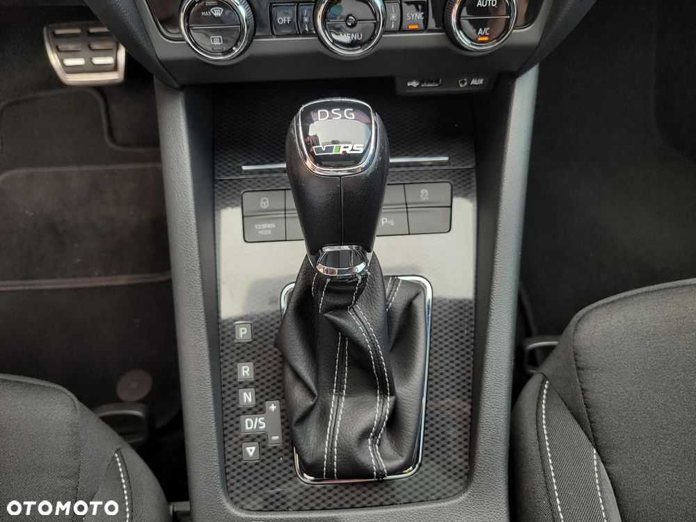 Skoda Octavia Combi 2.0 TDI DSG RS - 31