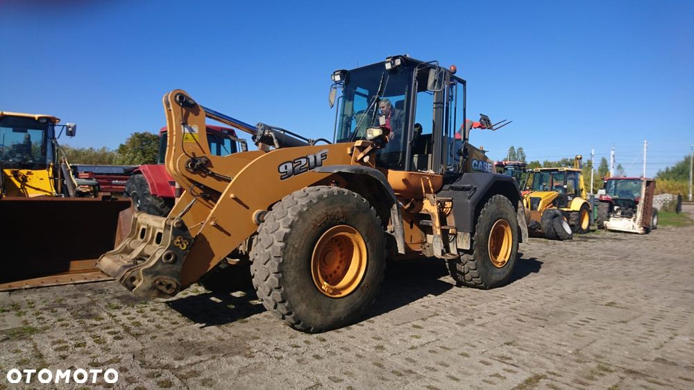 Case 921 F - 1