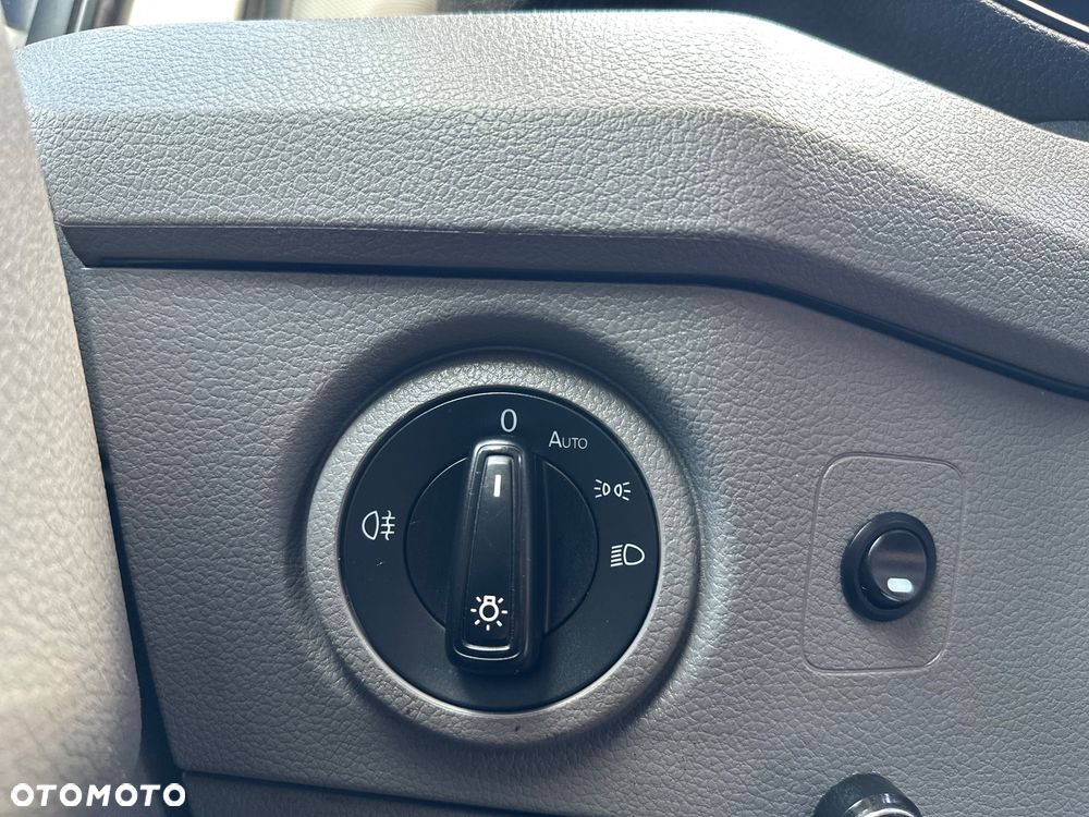 Volkswagen Crafter Brygadówka 5 osobowa - 28