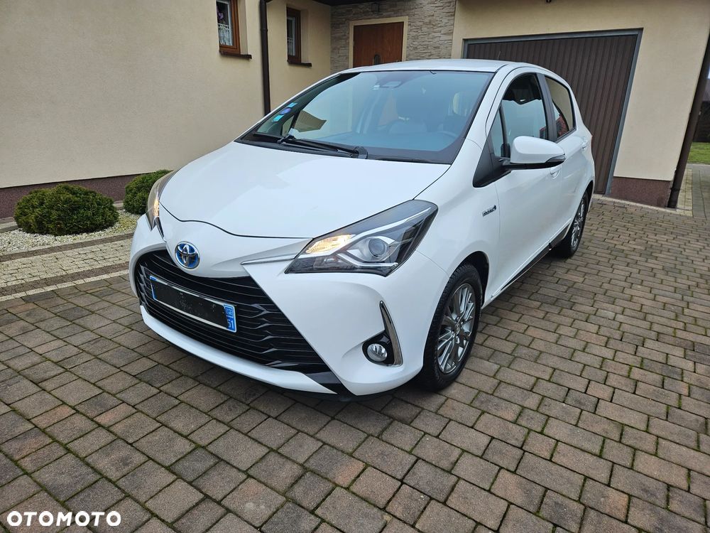 Toyota Yaris Hybrid 100 Selection - 1