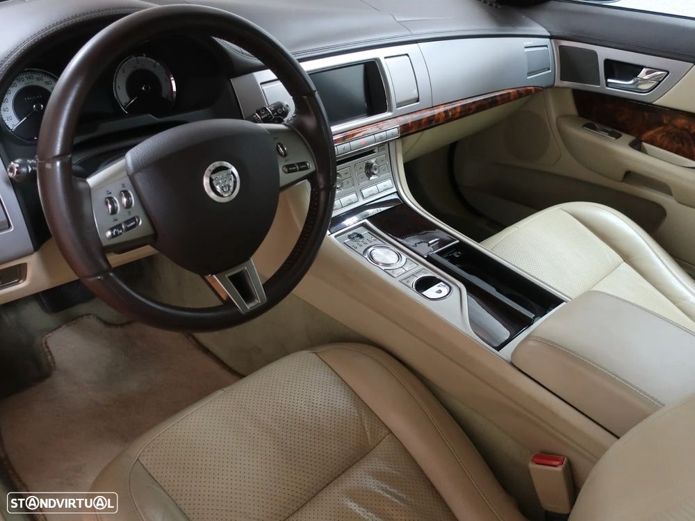 Jaguar XF 3.0 D V6 Luxury - 15