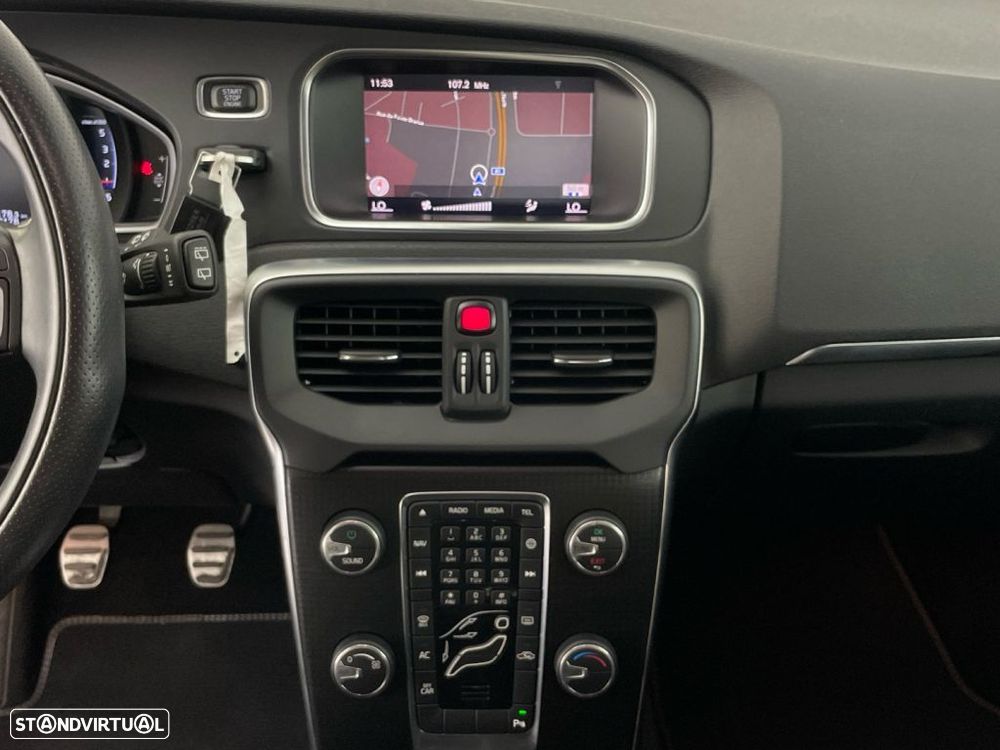 Volvo V40 2.0 D2 R-Design - 24