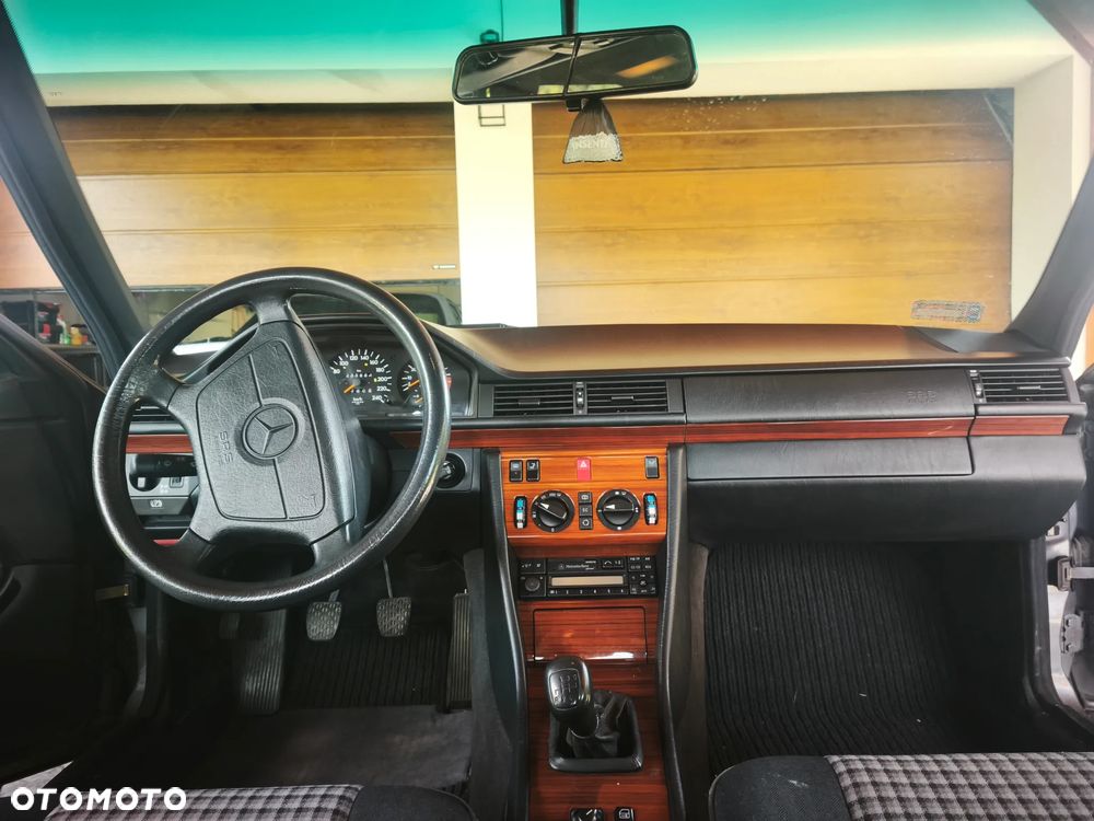 Mercedes-Benz Klasa E 200 - 8