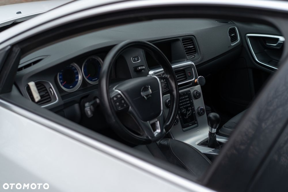 Volvo V60 D3 R-Design - 7