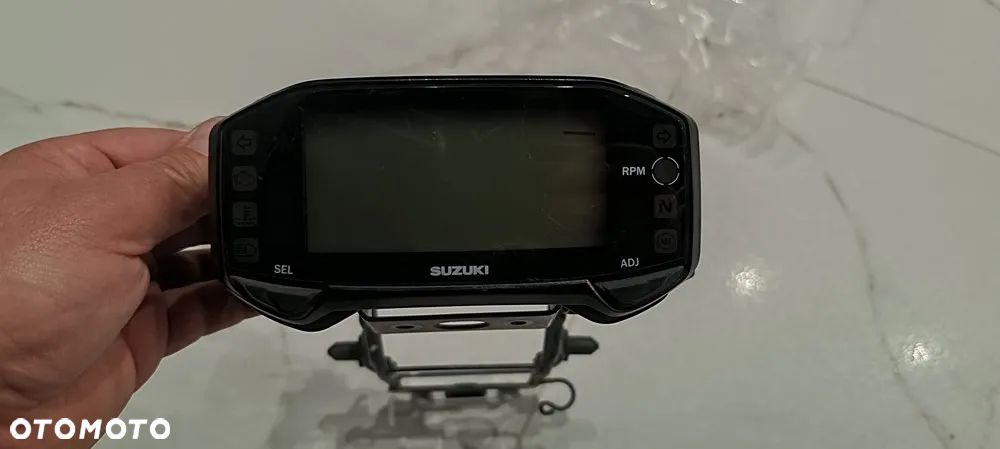 SUZUKI GSX-S 125 LICZNIK ZEGARY STELAŻ - 1