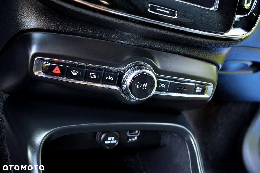 Volvo XC 40 D3 SCR R-Design - 32