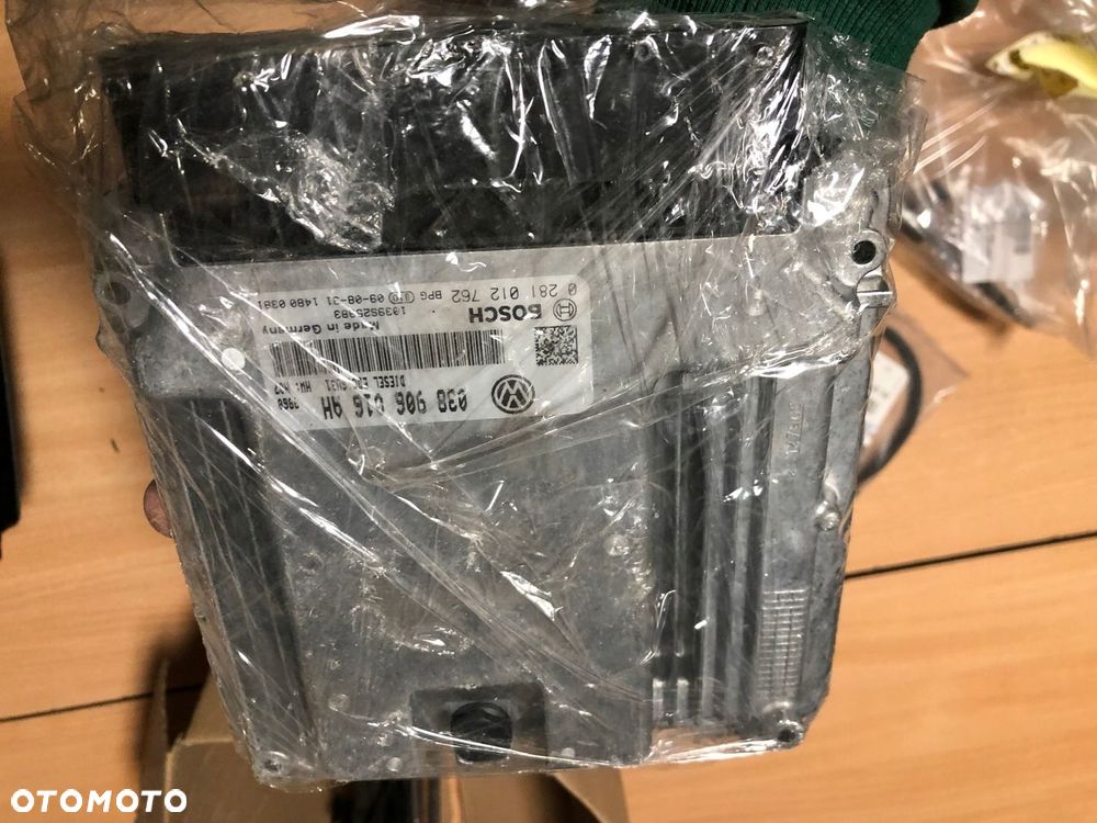 KOMPUTER STEROWNIK SILNIKA VW T5 038906016AH - 2