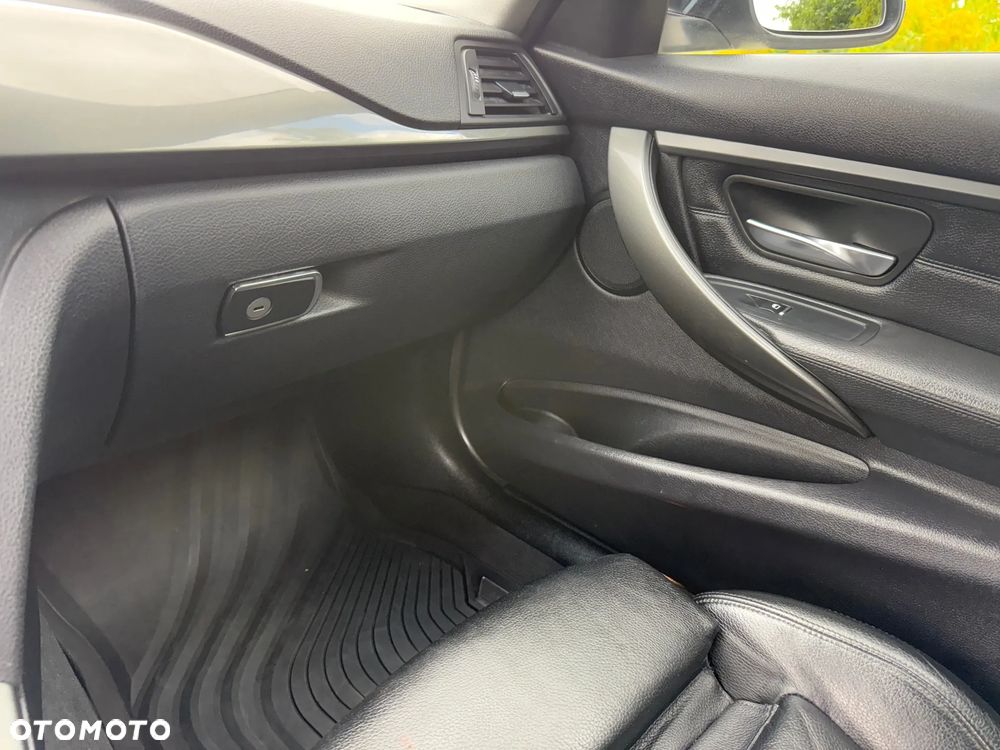BMW Seria 3 318d M Sport - 24