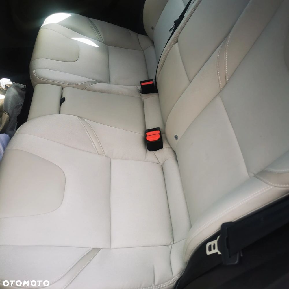 Volvo V40 D4 Momentum - 3