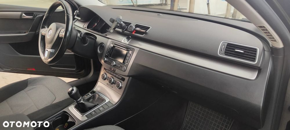 Volkswagen Passat 2.0 TDI Comfortline - 8