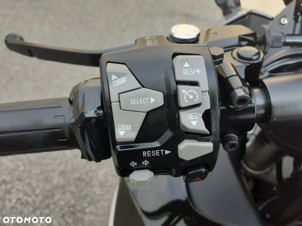 Kawasaki Ninja 1000 SX - 9