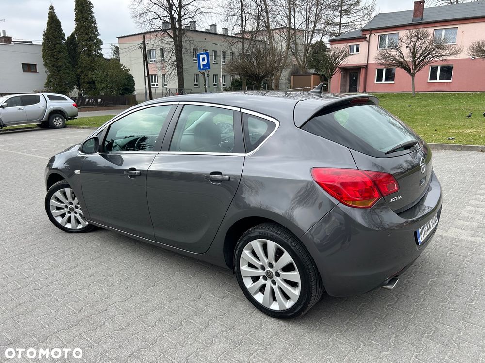 Opel Astra 1.6 Turbo Cosmo - 14