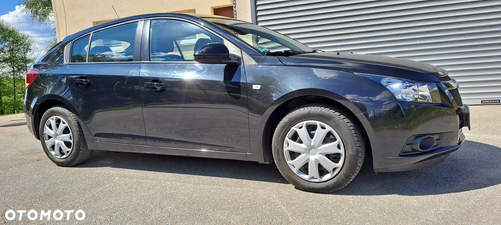Chevrolet Cruze 1.6 LS+ - 21