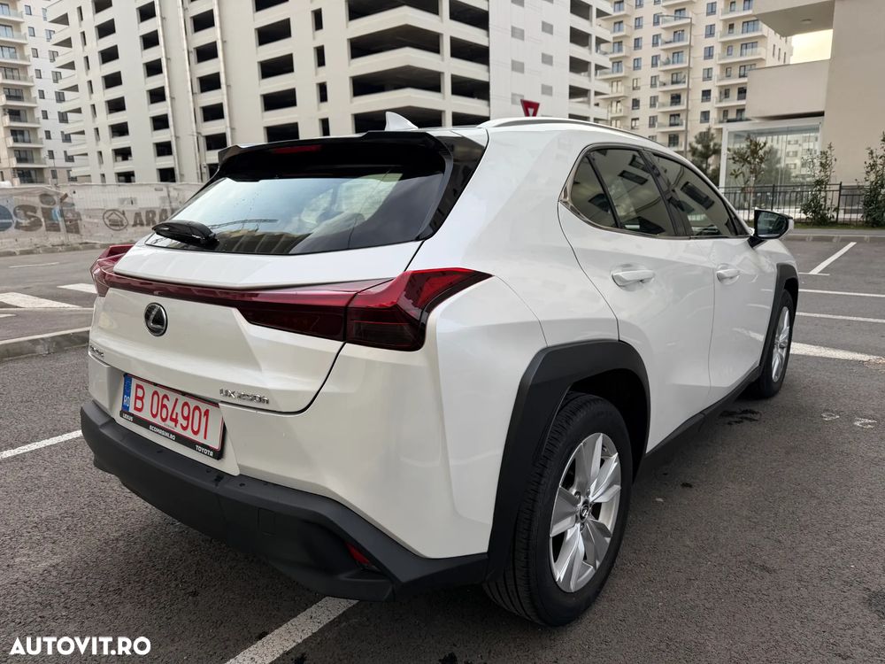 Lexus UX 250h FWD Business - 8