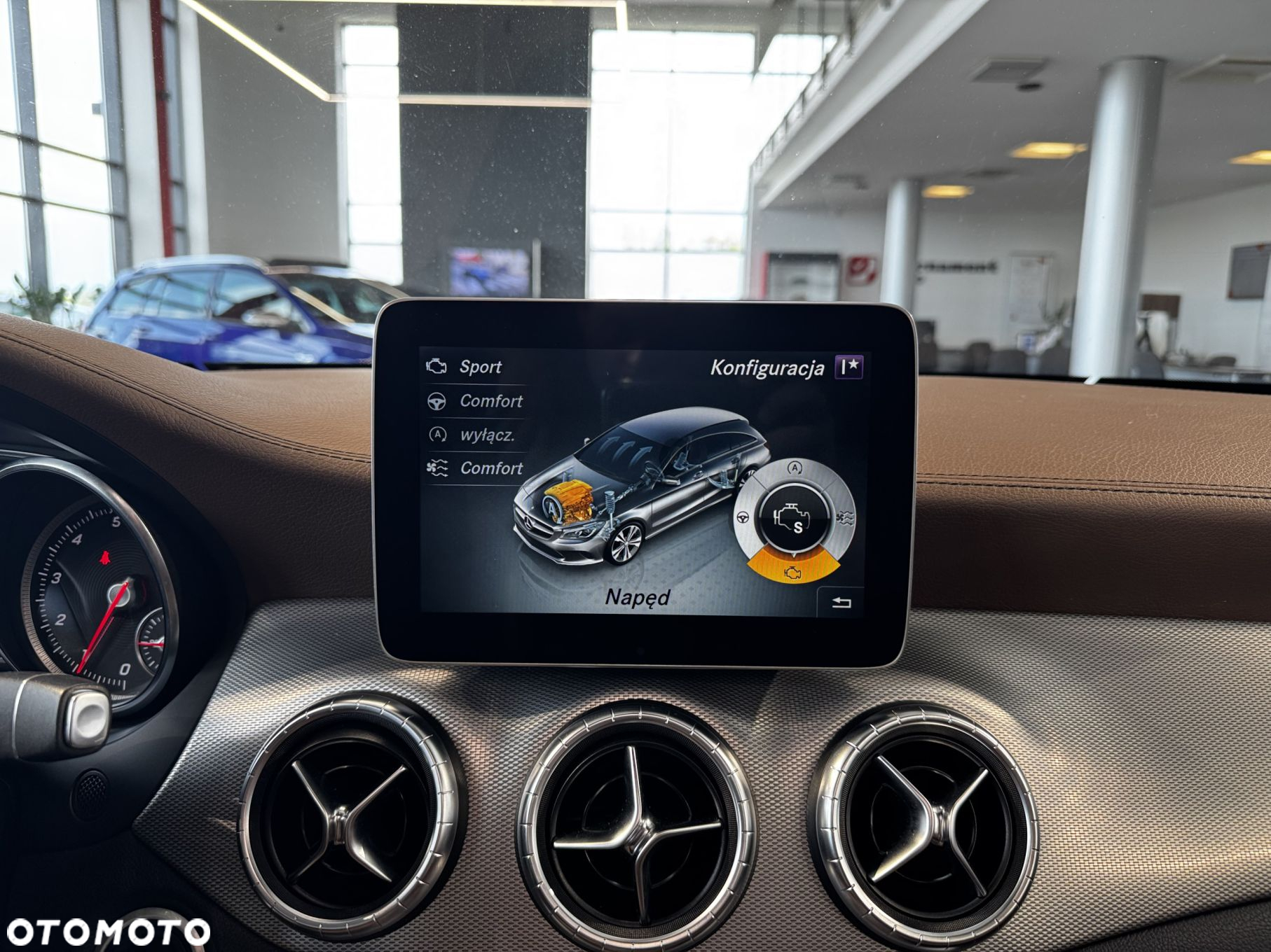 Mercedes-Benz CLA - 32