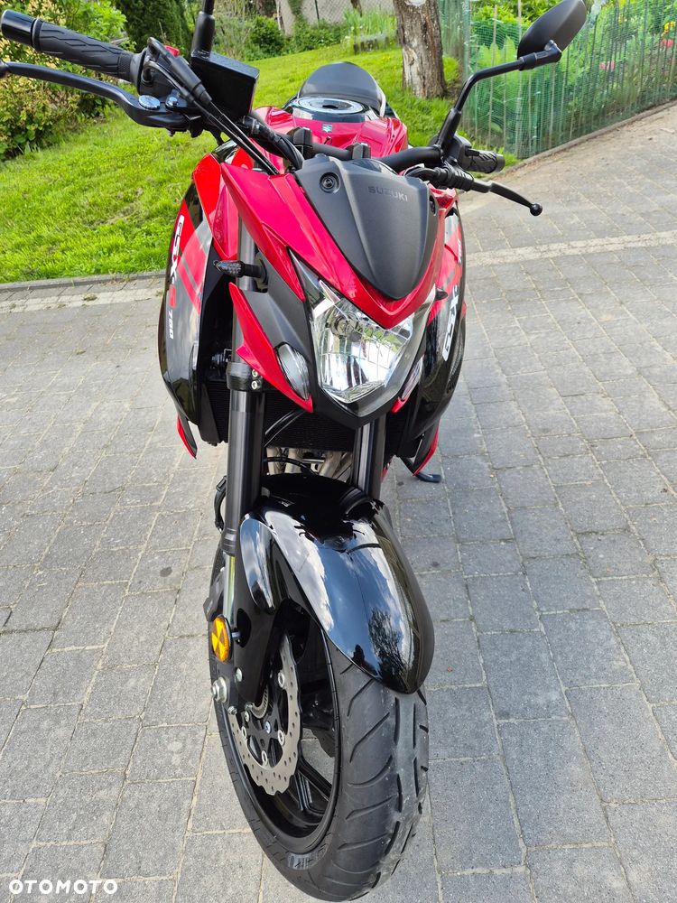 Suzuki GSX - 13