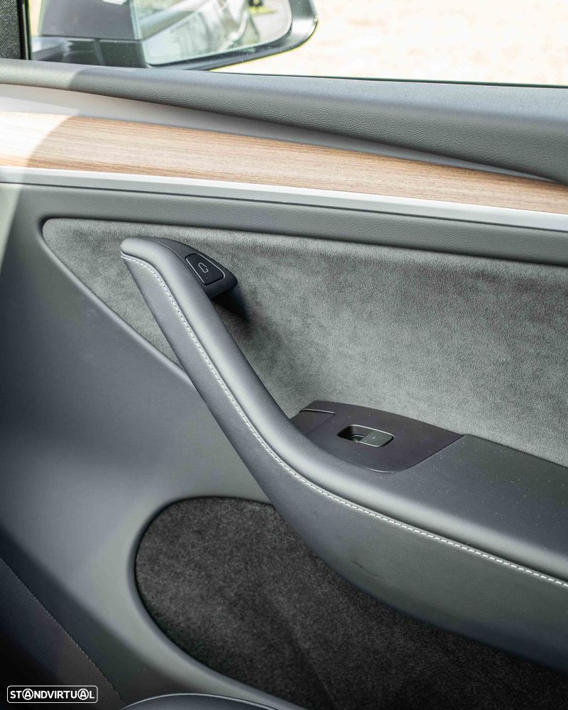 Tesla Model Y Performance Tração Integral - 25