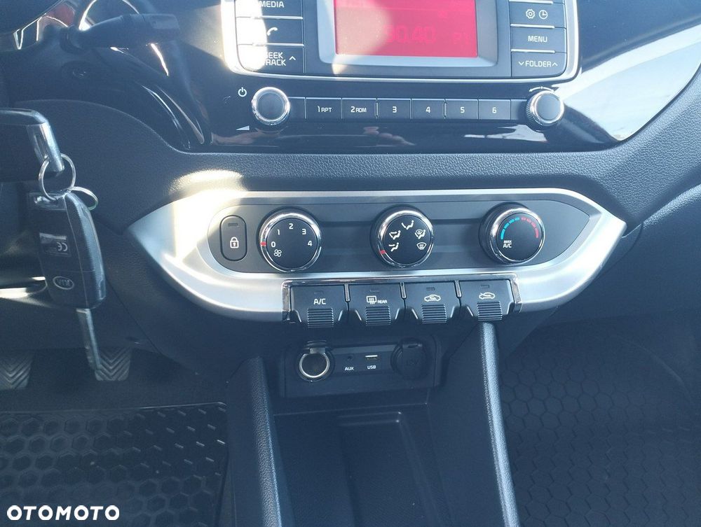 Kia Rio - 15